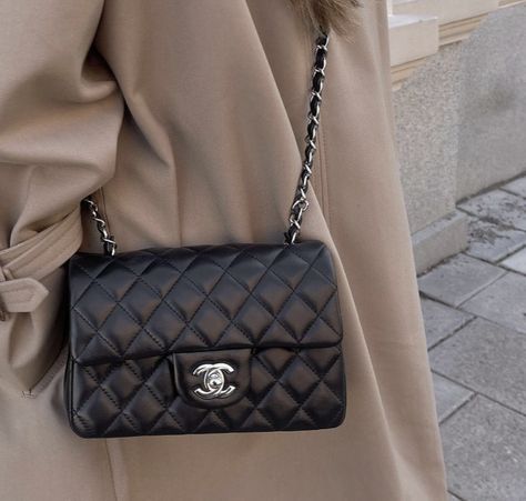 @lovisabarkman / Chanel classic flap / Neutral / Minimal Chanel Flap Bag Medium, Chanel Bag Collection Closet, Branded Bags Aesthetic, Black Designer Bag Aesthetic, Chanel Medium Classic Flap, Chanel Mini Classic Flap, Channel Bag Aesthetic, Chanel Bah, Chanel Aesthetic Bag