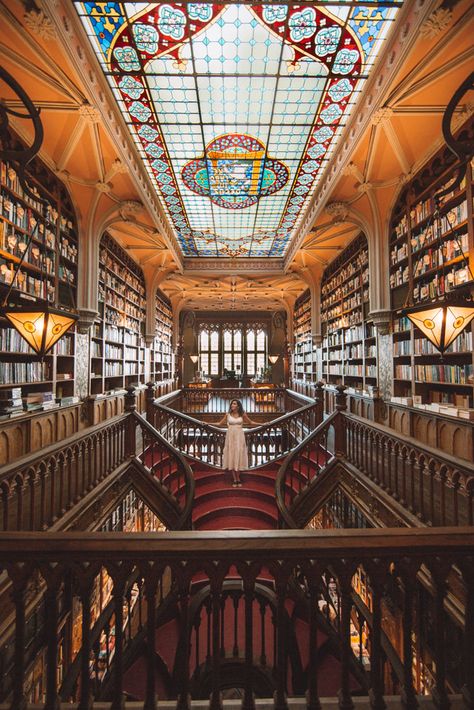 Porto Library, Portugal Library, Summer Trip Aesthetic, Portugal Landscape, Vacay Aesthetic, Porto Travel Guide, Best Places In Portugal, Livraria Lello, Porto Travel