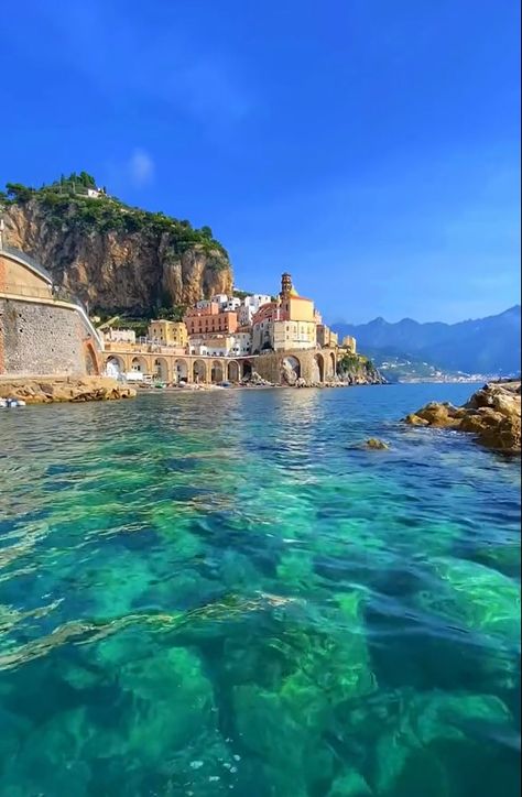 Amalfi Coast Bonito, Places To Go Italy, Sorrento Italy Aesthetic, Almafi Coast Italy, Almafi Coast, Beautiful Beaches Paradise, Italy Vibes, Capri Island, Amalfi Italy