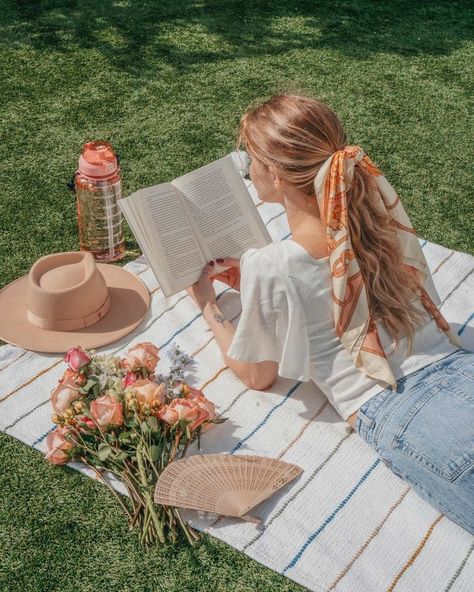 Look Picnic No Parque, Picnic Spring, Picnic Photo Shoot, Picnic Vibes, Picnic Pictures, Picnic Photography, Debut Photoshoot, Spring Picnic, Picnic Theme