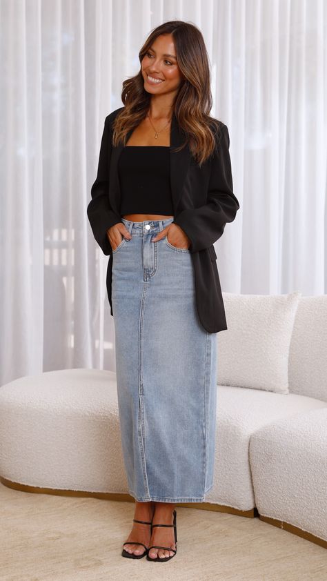 Denim Skirt And Blazer Outfit, Denim Skirt With Blazer, Black Midi Skirt Outfits, Black Midi Denim Skirt Outfit, Denim Women Outfit, Denim Skirt Black Top, Black Long Denim Skirt Outfit, Black And Denim Outfits, Blue Top Black Skirt