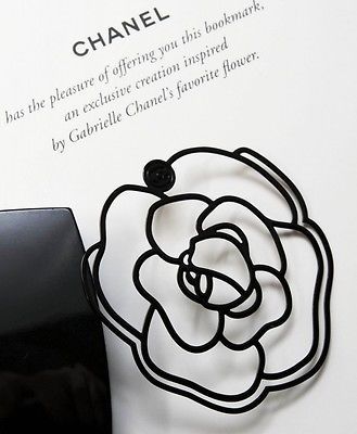 Chanel - Camellia Flower Black Metal Brooch Bookmark. Couture, Camelia Chanel, Cafe Makeup, Chanel Camellia Flower, Chanel Flower, Chanel Black And White, Fashion Creator, Chanel Camellia, Paris Inspired