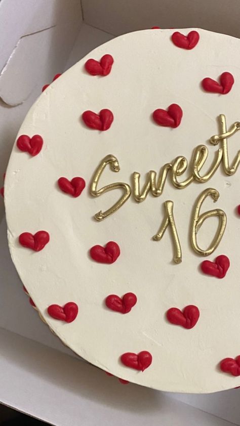 Tårta Design, Sweet Sixteen Cakes, Sweet Sixteen Birthday Party Ideas, Vintage Birthday Cakes, Sweet 17, Sweet 16 Birthday Cake, 16 Cake, Sweet 16 Cakes, 16 Birthday Cake