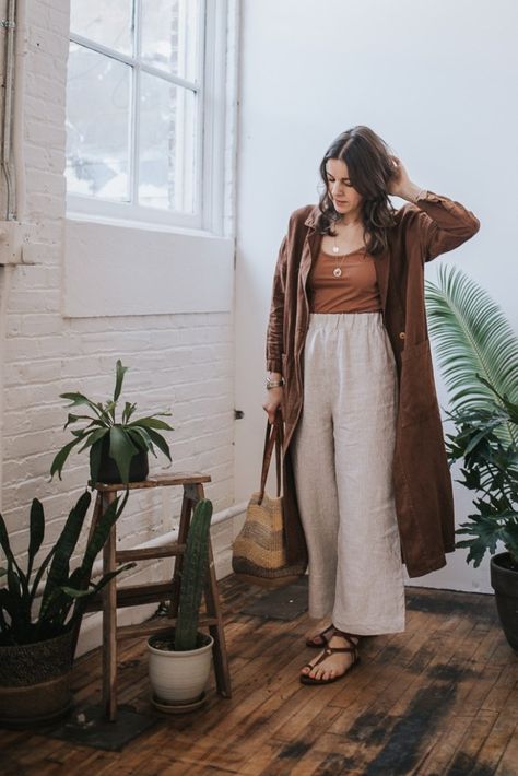 3 Looks: How I'm Styling my Wide Leg Linen Pants for Spring + Summer - Seasons + Salt Artist Outfit Aesthetic, Boho Office Outfit, Spring Minimalist Outfit, How To Style Linen Pants, Summer Linen Outfits, Hippie Chic Outfits, Look Hippie Chic, Linen Pants Outfit, Look Boho Chic
