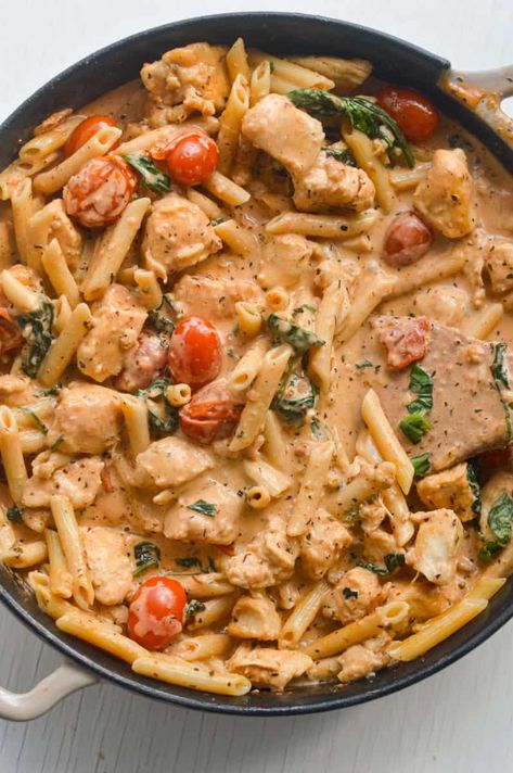 Creamy Chicken and Tomato Pasta (ONE Pan) Healthy Saucy Chicken, Essen, Creamy Chicken And Tomato Pasta, Pasta With Chicken And Tomatoes, Chicken Tomato Cream Pasta, Tomatoe Chicken Pasta Recipes, Chicken Spinach Roasted Red Pepper Pasta, Chicken And Chickpea Pasta Recipes, Chicken Mushroom Tomato Pasta