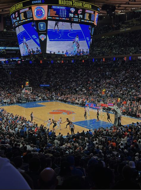 Nyc Basketball Court Aesthetic, Los Angeles, Nba Basketball Aesthetic, Madison Square Garden Basketball, Basketball Games Aesthetic, Madison Square Garden Aesthetic, Knicks Aesthetic, Nba Game Aesthetic, Basketball Game Aesthetic