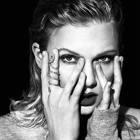 Reputation Taylor Swift Photoshoot, Taylor Swift Reputation Photoshoot, Reputation Photoshoot, Aura Quiz, Reputation Album, Taylor Swift Photoshoot, Taylor Swoft, Taylor Swift Fotos, Vogue Photoshoot