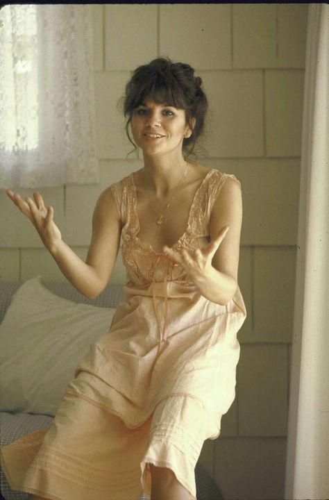 Linda Ronstadt through the years Stevie Nicks, Linda Ronstadt Now, How To Sing, Linda Ronstadt, Women Of Rock, Deep Winter, Female Musicians, Famous Women, Female Singers