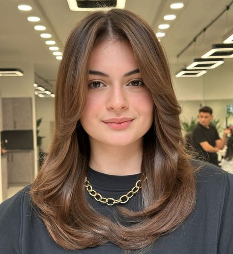 Long Framing Layers and Bangs Balayage, Square Box With Layers Haircut, Haircuts For Oval Faces Short, Middle Length Haircut Straight Hair, Dark Almost Black Hair, Layer Oval Haircut, Medium Length Haircut For Round Face, Soft Layers Short Hair, Medium Length Haircut For Oval Face