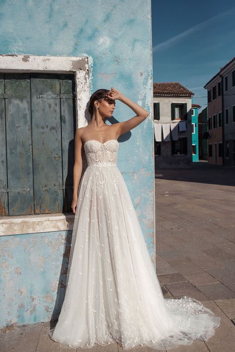 Princess Wedding Dresses, Gali Karten, Boho Mode, Exquisite Gowns, Wedding Dresses 2018, Trendy Wedding Dresses, Mod Wedding, Bridal Couture, Wedding Dresses Simple