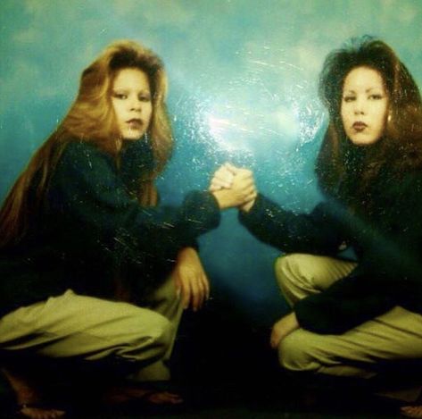 90s Hispanic Aesthetic, Chola Aesthetic, Photos From The 70s, 90s Latina Aesthetic, Hispanic Aesthetic, Chola Girl, Latina Aesthetic, Chicano Love, Chola Style