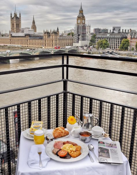 The best London hotel for a room with a view. Foie Gras, London Flat View, London Honeymoon Aesthetic, London Hotel Aesthetic, Terrace House Interior, London Hotel Room, London Apartments, London Weekend, Uk Flat