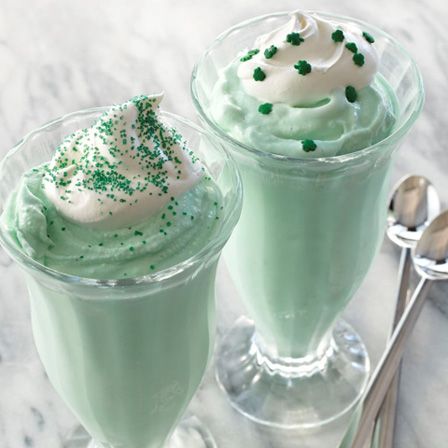 Emerald mint milkshake recipe  Makes 3 servings    Ingredients:    1 pint (2 cups) vanilla ice cream  1 cup milk  1/2 teaspoon McCormick® Pure Peppermint Extract  1/4 teaspoon McCormick® Green Food Color  Whipped cream and green sprinkles (optional) Mint Milkshake, Shamrock Shake Recipe, Shamrock Shake, Hijau Mint, Milkshake Recipes, Green Food Coloring, Think Food, Shake Recipes, Smoothie Shakes