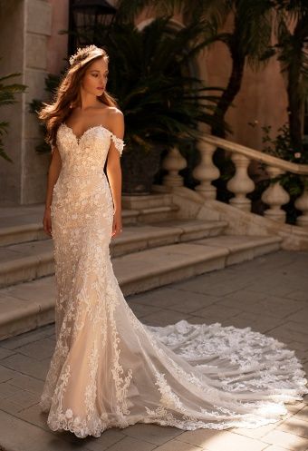 Trumpet vs Mermaid Dress - What's the Difference? Wedding Gowns For Bride, Gowns For Bride, Off Shoulder Wedding Gown, Moonlight Couture, Cheap Lace Wedding Dresses, Mother Of The Bride Looks, Plus Size Brides, Formal Wear Dresses, Sheath Wedding