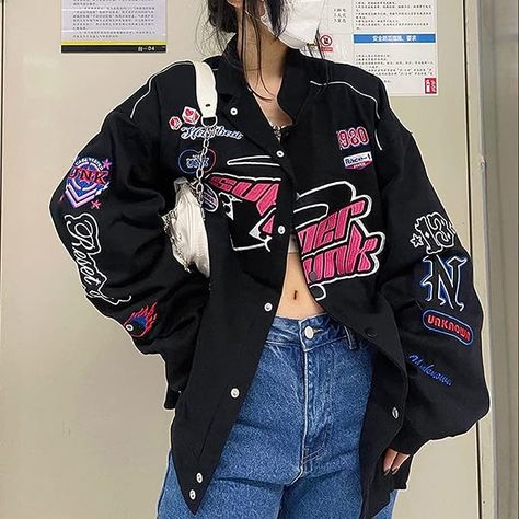 Hip Pop Outfit Ideas, Membentuk Alis, Mode Emo, Varsity Jacket Women, Mode Zara, Closure Design, Racer Jacket, Hip Pop, Racing Jacket