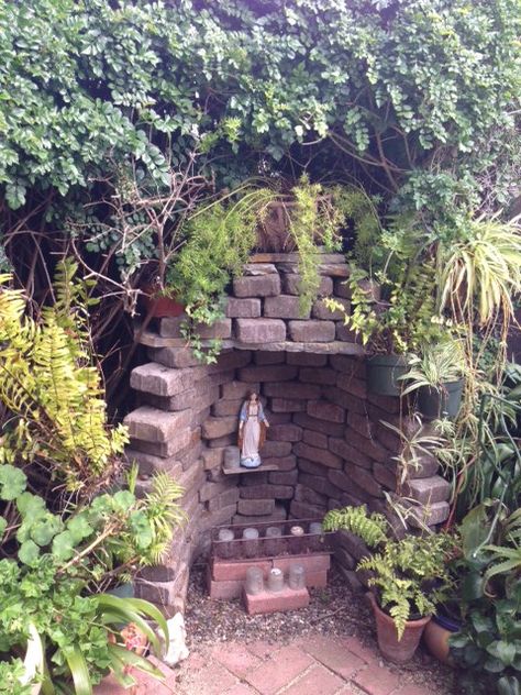 Stone Grotto Ideas, Diy Mary Grotto, Mary Grotto Backyard, Outdoor Sacred Space, Outdoor Altar Ideas, Backyard Altar, Diy Grotto, Outside Altar, Garden Alter