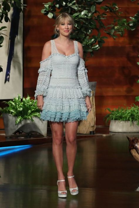 Ellen Degeneres, Taylor Swift Dress, Celebrity Style Guide, Taylor Outfits, Ellen Degeneres Show, The Ellen Show, Taylor Swift Hot, Estilo Taylor Swift, Taylor Swift Outfits