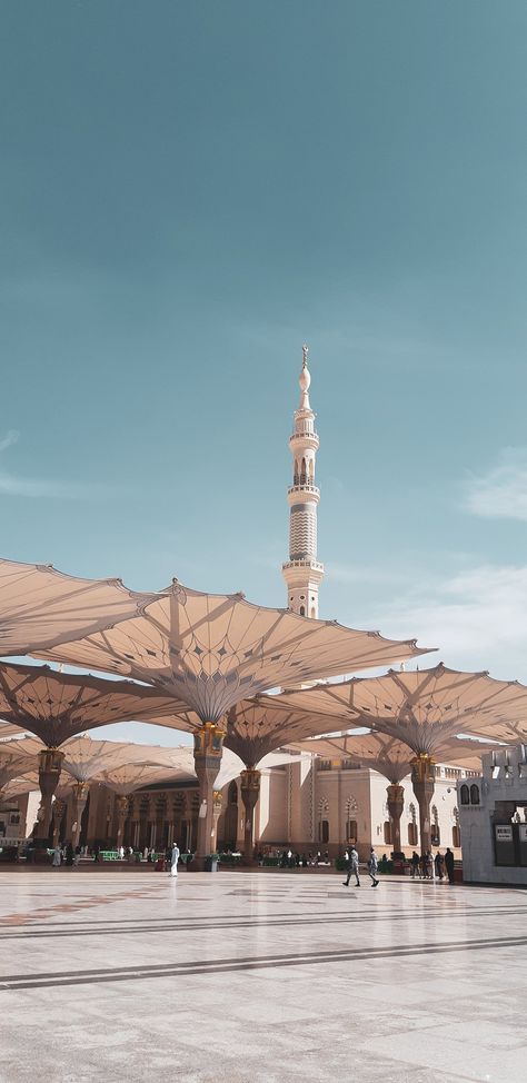 Free Park tof the Al-Masjid an-Nabawi, the Prophets Mosque in Medina, Saudi Arabia Stock Photo Medina Wallpaper, Masjid An Nabawi, Medina Saudi Arabia, Islamic City, Mecca Madinah, Al Masjid An Nabawi, Medina Mosque, Public Display Of Affection, Mecca Islam