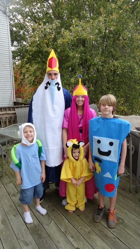 Adventure time costume family costume theme idea Game Character Costumes Diy, Adventure Time Family Costume, Adventure Time Group Costume, Fin And Jake Costume, Adventure Time Halloween Costume, Princess Bubblegum Halloween Costume, Adventure Time Halloween, Princess Bubblegum Halloween, Adventer Time