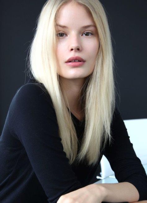 Alena Blohm Nordic Women, Nordic Blonde, Blonde Hair Models, Hp Fanfiction, Viking Hairstyles, Aline Weber, Alena Blohm, Estilo Rory Gilmore, Ivory Skin