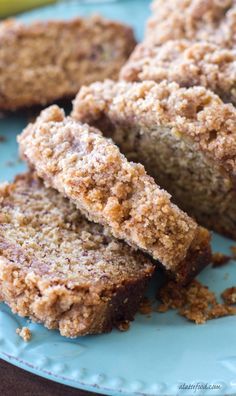 This classic banana bread recipe is topped with a sweet crumb topping making it a cross between a quick bread and coffee cake!  I feel like there is something important that needs to be discussed h… Coffee Cake Banana Bread, Crumb Cake Topping, Cake Banana Bread, Cake Banana, Easy Chocolate Desserts, Quick Dessert Recipes, Healthy Brunch, Easy Brunch, 140 Pounds