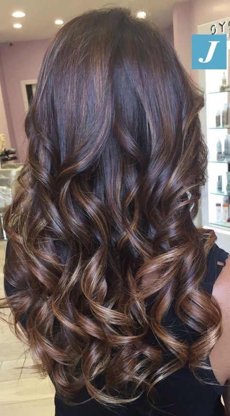 Autumn Hair Colors For Brunettes 2022, Light Brown And Black Hair, Autumn Highlights For Brown Hair, Autumn Brown Hair, Autumn Hair Colors For Brunettes, Auburn Balayage, Copper Light, Brown Balayage, Brown Hair Balayage