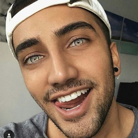 Guys with colored eyes Bedroom Eyes, Most Beautiful Eyes, Light Eyes, Stunning Eyes, Gorgeous Eyes, Pretty Eyes, Body Building, Good Looking Men, Cool Eyes