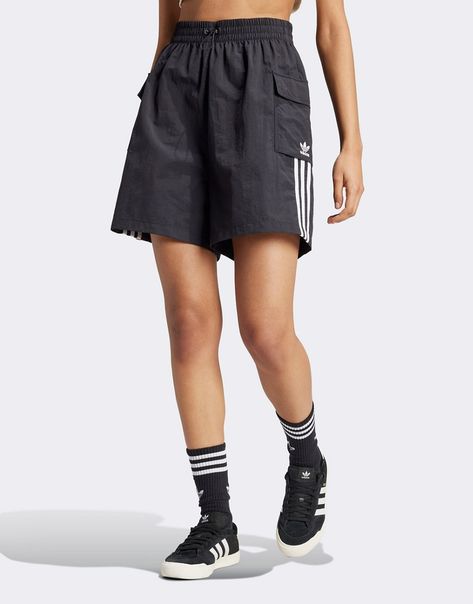 Shorts by adidas Originals Take the short cut Branded design High rise Toggle waist Functional pockets Regular fit Womens Basketball Shorts Outfit, Vintage Adidas Shorts, Jamaica Fits, Cargo Shorts Outfits Women, Cargo Shorts Outfit, Womens Basketball Shorts, Black Linen Shorts, Shorts Outfits Women, Granola Girl