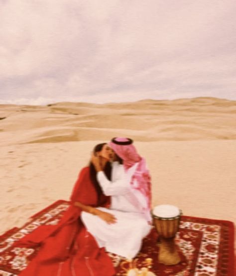 Arabian Desert Aesthetic, Desert Love, Arab Couple, Desert Outfit, Desert Aesthetic, Coffee Shop Photography, Makeup For Black Skin, Classy Couple, Arabian Beauty