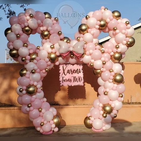 Balloonsbymarce LLC🎈 QBN on Instagram: "Beautiful Minnie balloon arch 🎀 What do you think? Name sign by @lbcustomwood #minnie #minniemouse #minnieballoonarch #minnieballoonart #minnieballoonarrangement #minniemousetheme #balloonarch #balloondecor #balloondecoration" Minnie Mouse Balloon Ring, Pink Minnie Mouse Balloon Garland, Minnie Mouse Balloon Arch Pink And Gold, Minnie Balloon Decorations, Diy Minnie Mouse Balloon Arch, Minnie Mouse Garland, Oh Twodles Balloon Arch, Minnie Mouse Arch Balloons, Minnie Birthday Decoration