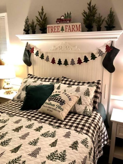 Winter Sheets Bed, Master Bedrooms Decor Cozy Christmas, Red And Green Christmas Bedroom Decor, Christmas Theme Bedroom Ideas, Above Bed Christmas Decor, Christmas Decor Ideas For Dorm Room, Modern Christmas Decor Bedroom, Green And White Christmas Bedroom, Christmas Bedding Farmhouse