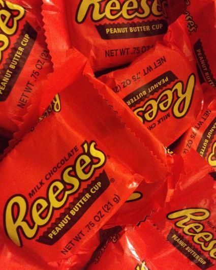 mini's anyone Reeses Pieces Aesthetic, Reese’s Cups, Peanut Butter Cups Aesthetic, Reese’s Pieces, Chocolate Bars Aesthetic, Surprise Basket, Reese Peanut Butter Cups, Reese Pieces, 1920s Advertisements