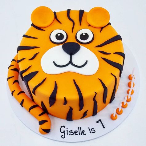 Patisserie, White Tiger Cake, Tiger Birthday Theme, Tiger Cake Ideas, Tiger Birthday Cake, Outdoor Birthday Party Decorations, Tiger Blanket, Tiger Cake, Habitats Projects