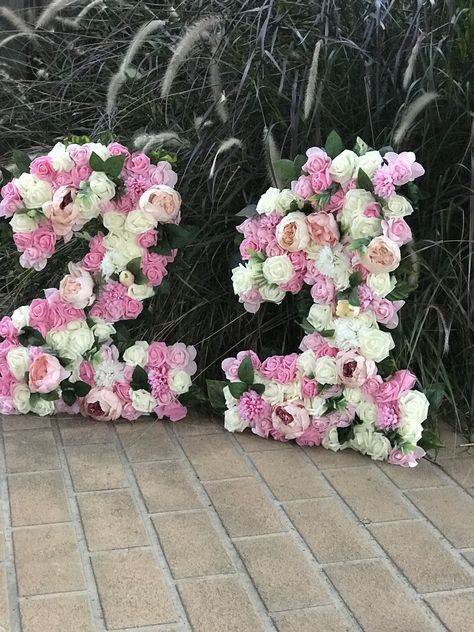 21 floral decoration number 21 21 Big Numbers, Flower Numbers Birthday, 21 Flower Numbers, Floral 21st Birthday Theme, Big Numbers Decoration, Number Backdrop, Floral Numbers, 21st Birthday Themes, 21st Decorations