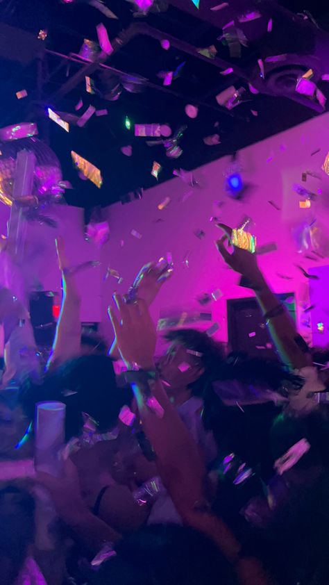 Confetti Aesthetic, Drinking Snacks, Drinking Ideas, Drinking Food, Night Club Aesthetic, Club Scene, Party Fotos, Party Confetti, Clubbing Aesthetic