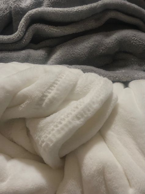 cozy Fluffy White Blanket Aesthetic, Fluffy White Aesthetic, Grey Blanket Aesthetic, White Fluffy Blanket Aesthetic, Gray Blanket Aesthetic, Blankets Aesthetic Fuzzy, Fluffy Blanket Aesthetic Grey, Blanket Fluffy Aesthetic, Sherpa Blanket Aesthetic
