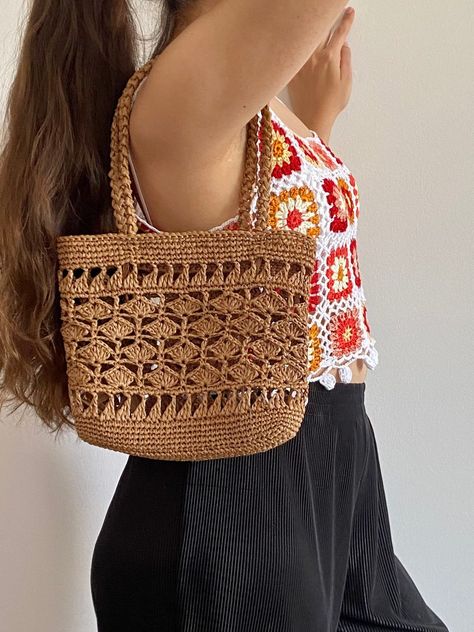 Amigurumi Patterns, Upcycling, Crochet Raffia, Raffia Tote Bag, Raffia Crochet, Boho Chick, Minimal Boho, Crochet Shoulder Bag, Summer Tote Bags