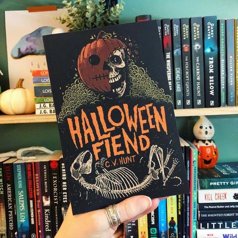 Halloween Book Recommendations, Halloween Book Aesthetic, Halloween Books For Adults, Halloween Novels, Cozy Books, Fall Books, Halloween Reading, Mythology Books, Fall Reading