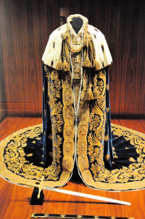 Coronation Imperial Mantle - Austrian Imperial Treasury - Vienna ... King Outfit Royal Aesthetic, Royal Cloak, Imperial Clothing, Kingdom Design, Coronation Gown, Coronation Robes, King Costume, Royal Crown Jewels, King Outfit