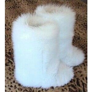 White fluffy boots Realistic Wishlist, Fur Boots Women, Fluffy Boots, Grunge Shoes, Fluffy Shoes, Fuzzy Boots, Womens Shoes Boots, Faux Fur Boots, Fur Shoes