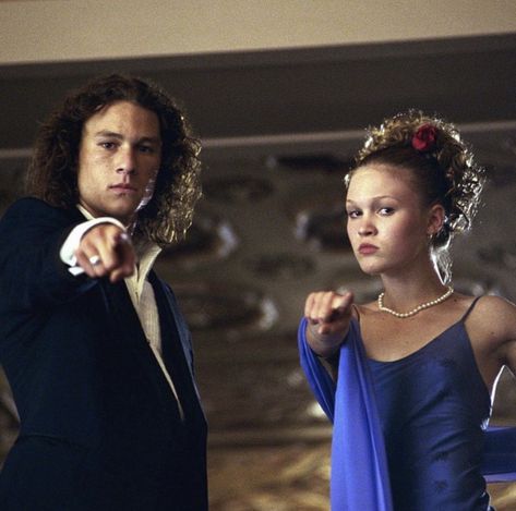 10 Things I Hate About You (1999) Heath Ledger, Chick Flicks, 10 Things I Hate About You, Prom Poses, I Love Cinema, Girl Movies, Romance Movies, I Hate You, Iconic Movies