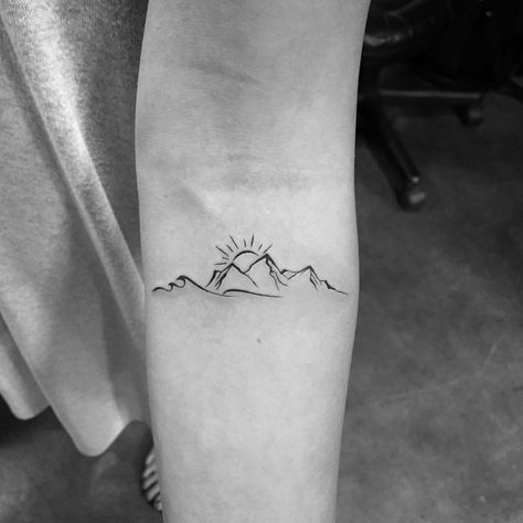 Waves with Mountain and Sun. Thank you @priscilla.nguyen trusting me to do your first tattoo. It was good to see you!��🤗 If you want… Japanese Tattoos, Mountain Tattoo Around Arm, Small Tats For Women, Meant To Be Tattoo, Positivity Tattoos, Montana Tattoo, Tattoo Mountain, Muster Tattoos, Mountain Tattoo