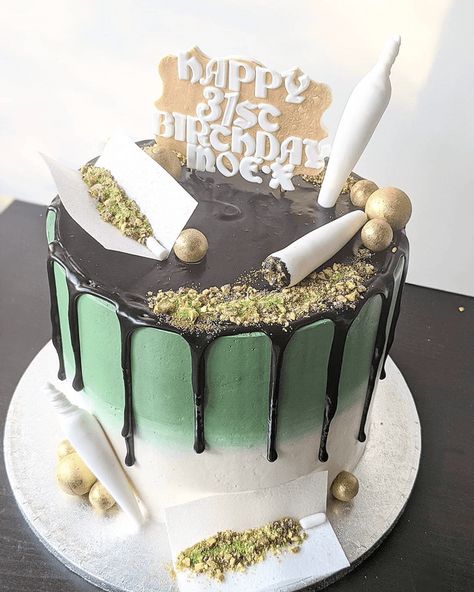 Weed Cake Design Images (Weed Birthday Cake Ideas) 21st Birthday Ideas For Stoners, 33 Birthday Cake Men, Trippy Birthday Cake, 4 20 Party Ideas, Best Friend Birthday Cake Ideas, 21st Birthday Ideas Men, Backwoods Cake, Small Cakes Ideas Birthdays, Men Bday Cakes Ideas