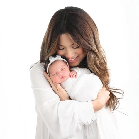 Alessandra’s Newborn Shoot | https://jmalay.com/alessandras-newborn-shoot/ Newborn Shoot Ideas, Mother And Baby Images, Mommy Pictures, Newborn Photo Pose, Mommy Daughter Photoshoot, Jessi Malay, Mother Daughter Pictures, Mother Baby Photography, Mother Daughter Photoshoot