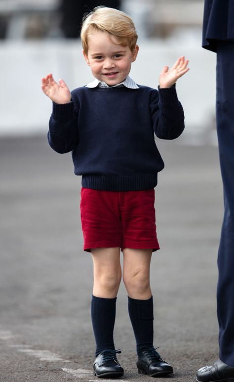 Prince George Wants You to Pay Attention When You're Watching His TV Shows Queen Elizabeth Great Grandchildren, British Line Of Succession, Prince William Et Kate, Prince George Alexander Louis, George Alexander Louis, Prins Harry, Prinz William, Photos Of Prince, Estilo Real