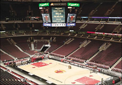 United Center - Chicago, IL. My first Bulls game 2010, I was up so high they had to pump oxygen in! United Center, University Architecture, First Basketball Game, Center Basketball, United Center Chicago, Buckingham Fountain, Hockey Arena, Places In Usa, Chicago Sports