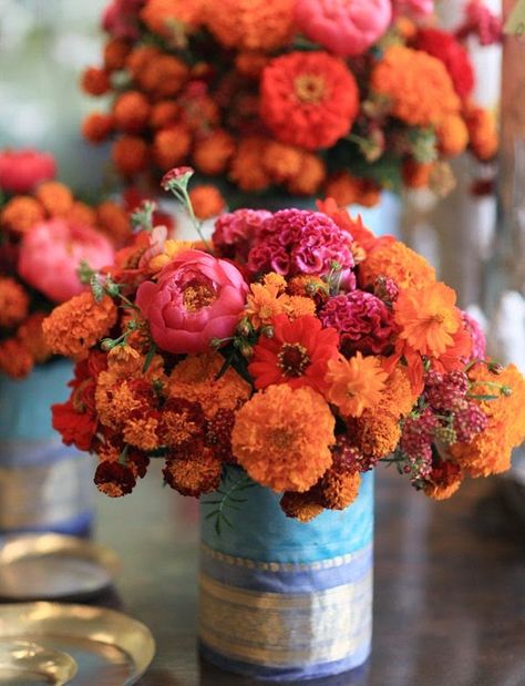 Rustic Wedding Decorations, Bright Centerpieces, Marigold Wedding, Indian Wedding Flowers, Indian Theme, Indian Flowers, Wedding Floral Centerpieces, Orange Wedding, Deco Floral