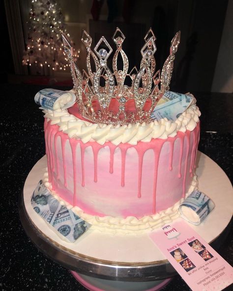 💎BADDIE BIRTHDAY CAKE💎 Pink Baddie Cake, Baddie Cake Ideas, Baddie Birthday Ideas, Baddie Birthday Cake, 16th Birthday Cake For Girls, Baddie Cake, Alcohol Birthday Cake, Queens Birthday Cake, Baddie Birthday