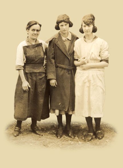 Female workers 1920 Fashion Women, 1920 Outfits, Poor Clothes, 1920 Women's Fashion, Radium Girls, 1920 Women, 1920s Fashion Women, Zelda Fitzgerald, Kitchener Ontario