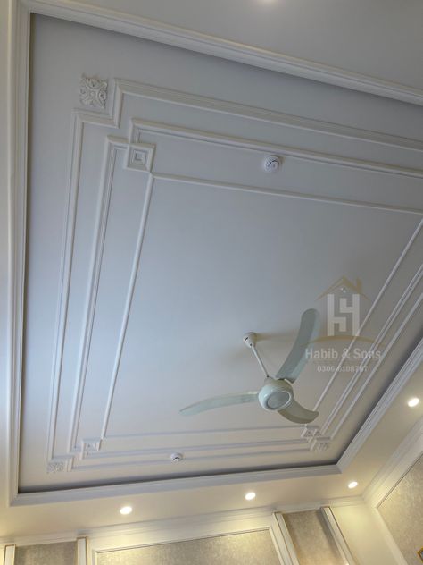 Tirol, Pop Work On Ceiling, Pop Roof Design For Bedroom, Pop For Kitchen Ceiling, Pop Celling Design Bedrooms, Pop Design For Room Roof, Pop Roof Ceiling Design, Roof Pop Design For Bedroom, Pop False Ceiling Design For Bedroom